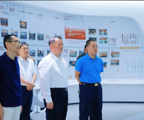 ?陈利众主席带队调研88858cc永利官网丝绸，赋能丝绸经典工业?